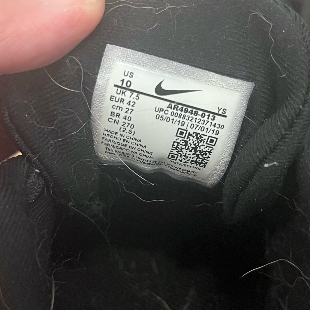 Size 10 womens nike sneakers